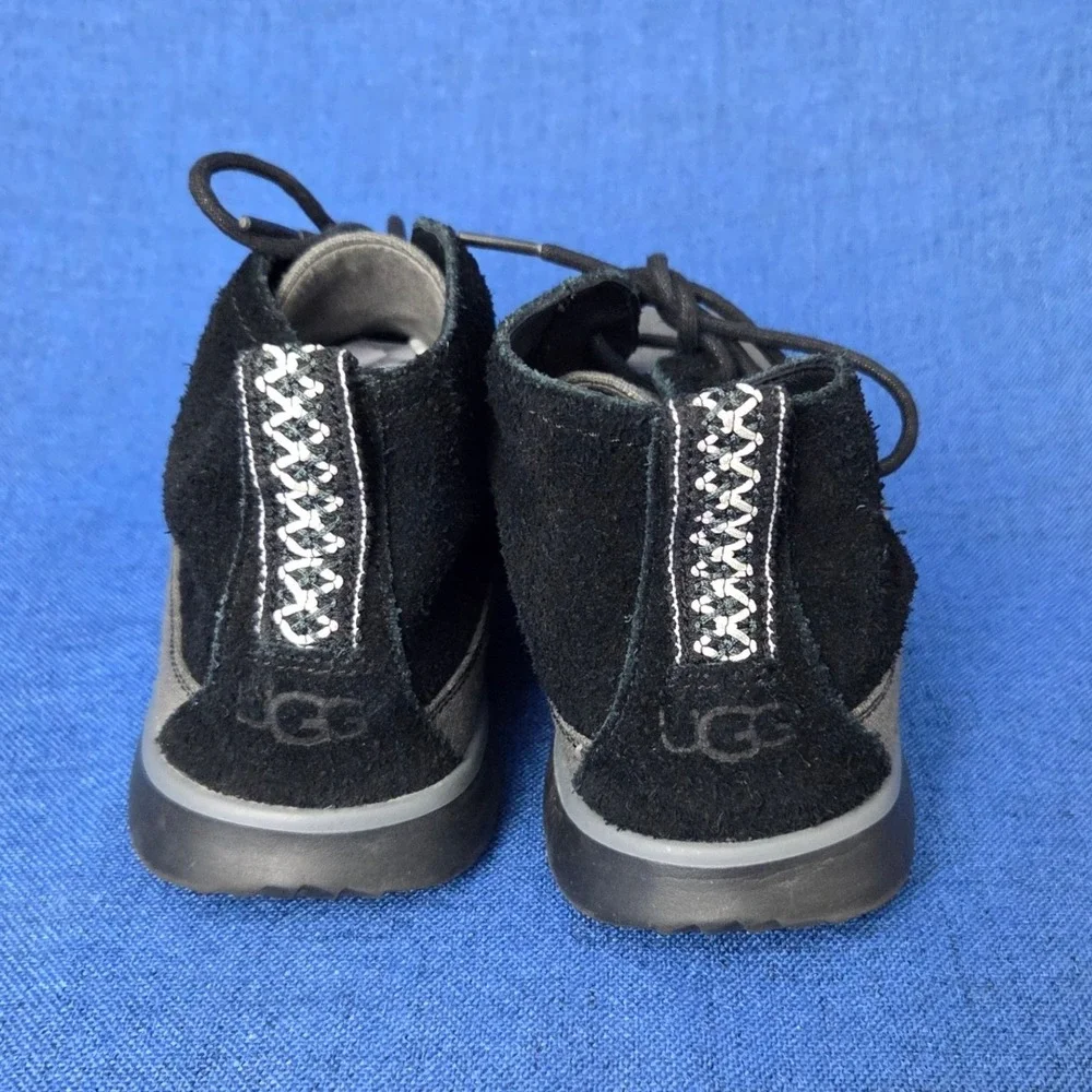 UGG Freamon Mens Size 9.5 Chukka Boots Black Grey Suede Canvas Lace Up 1007645